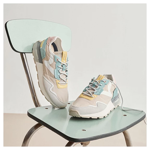 Zapatillas Victoria Wing Patch Beige 8803100 Mujer - Imagen 3